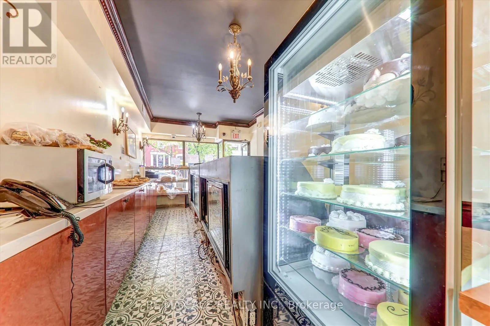 589 PARLIAMENT STREET E