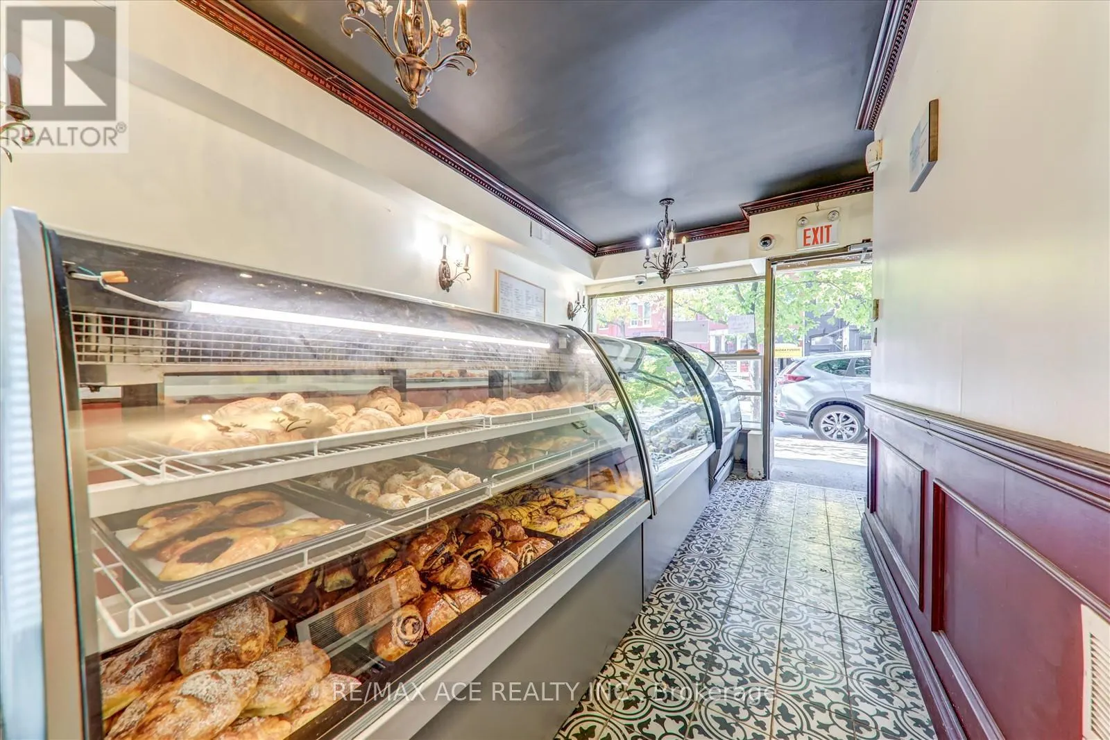 589 PARLIAMENT STREET E