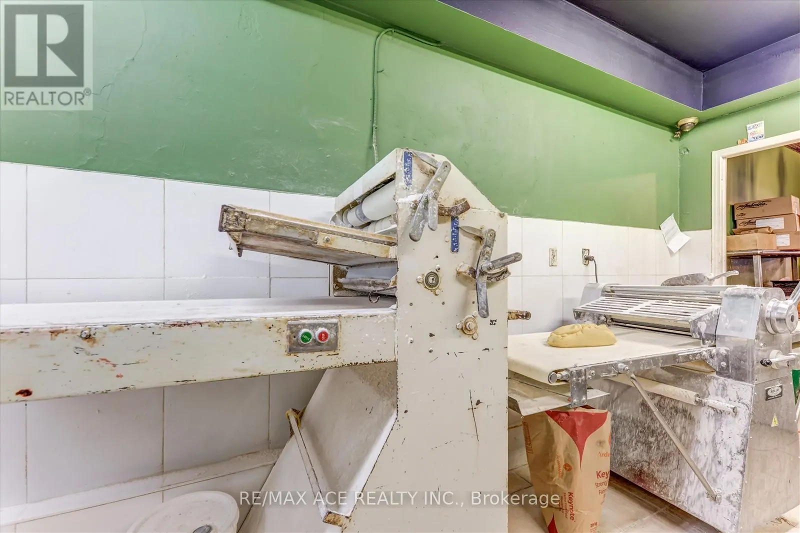 589 PARLIAMENT STREET E