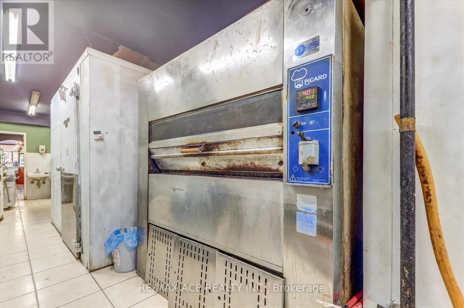 589 PARLIAMENT STREET E