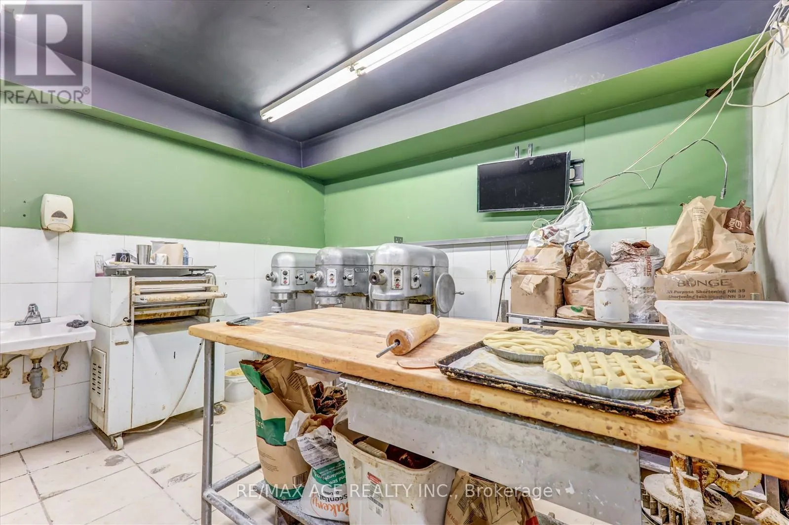 589 PARLIAMENT STREET E