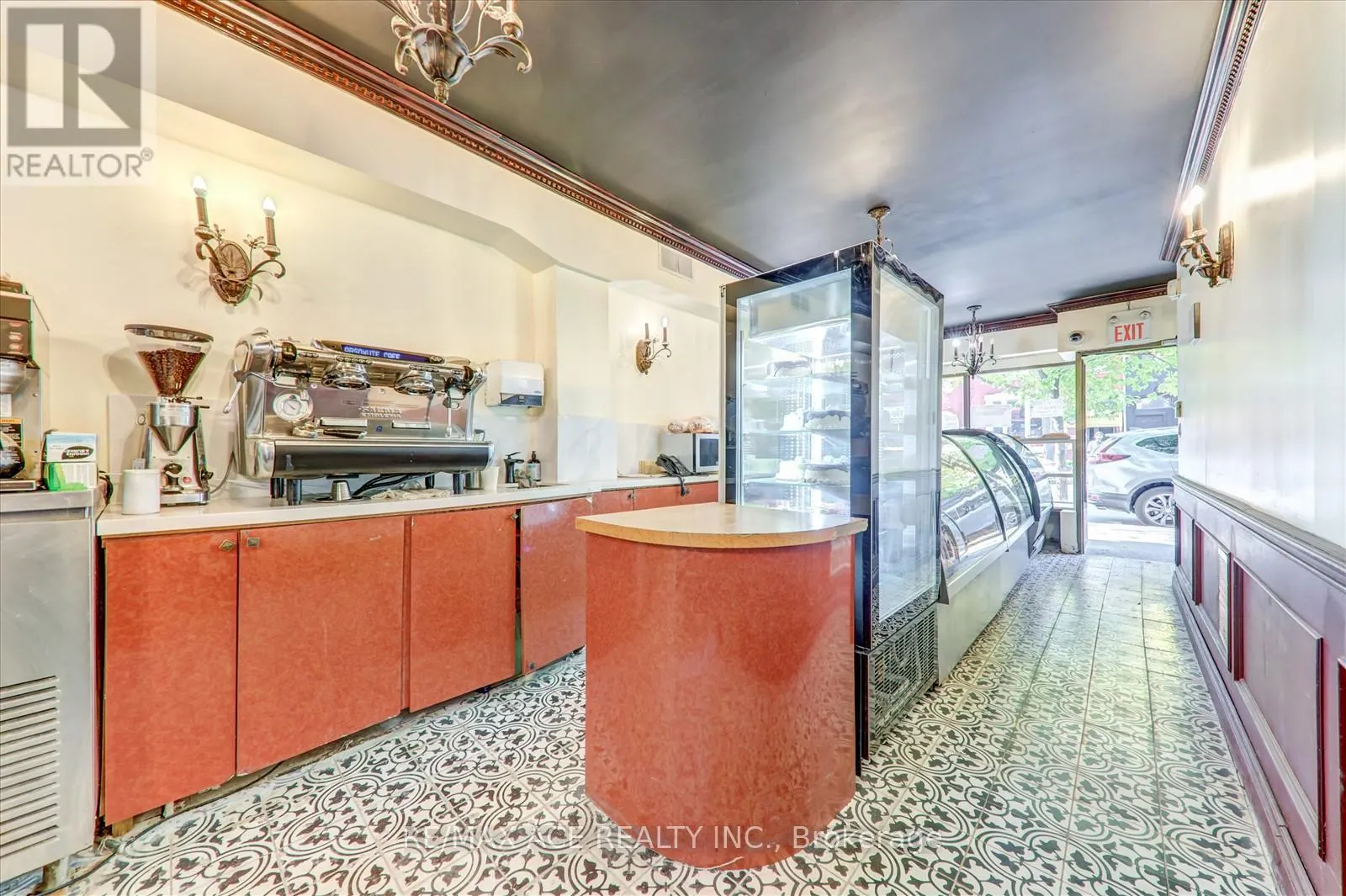 589 PARLIAMENT STREET E