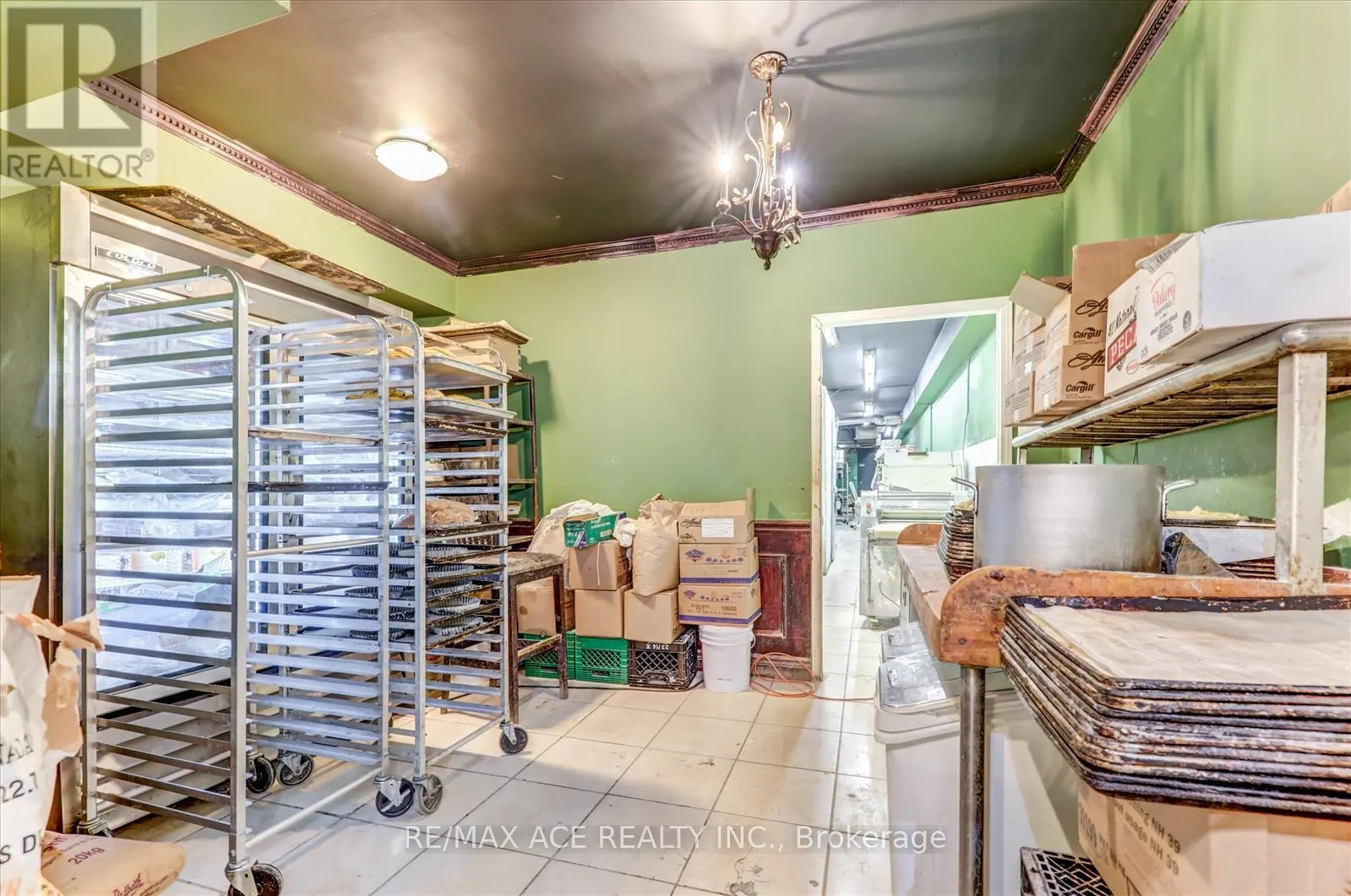 589 PARLIAMENT STREET E