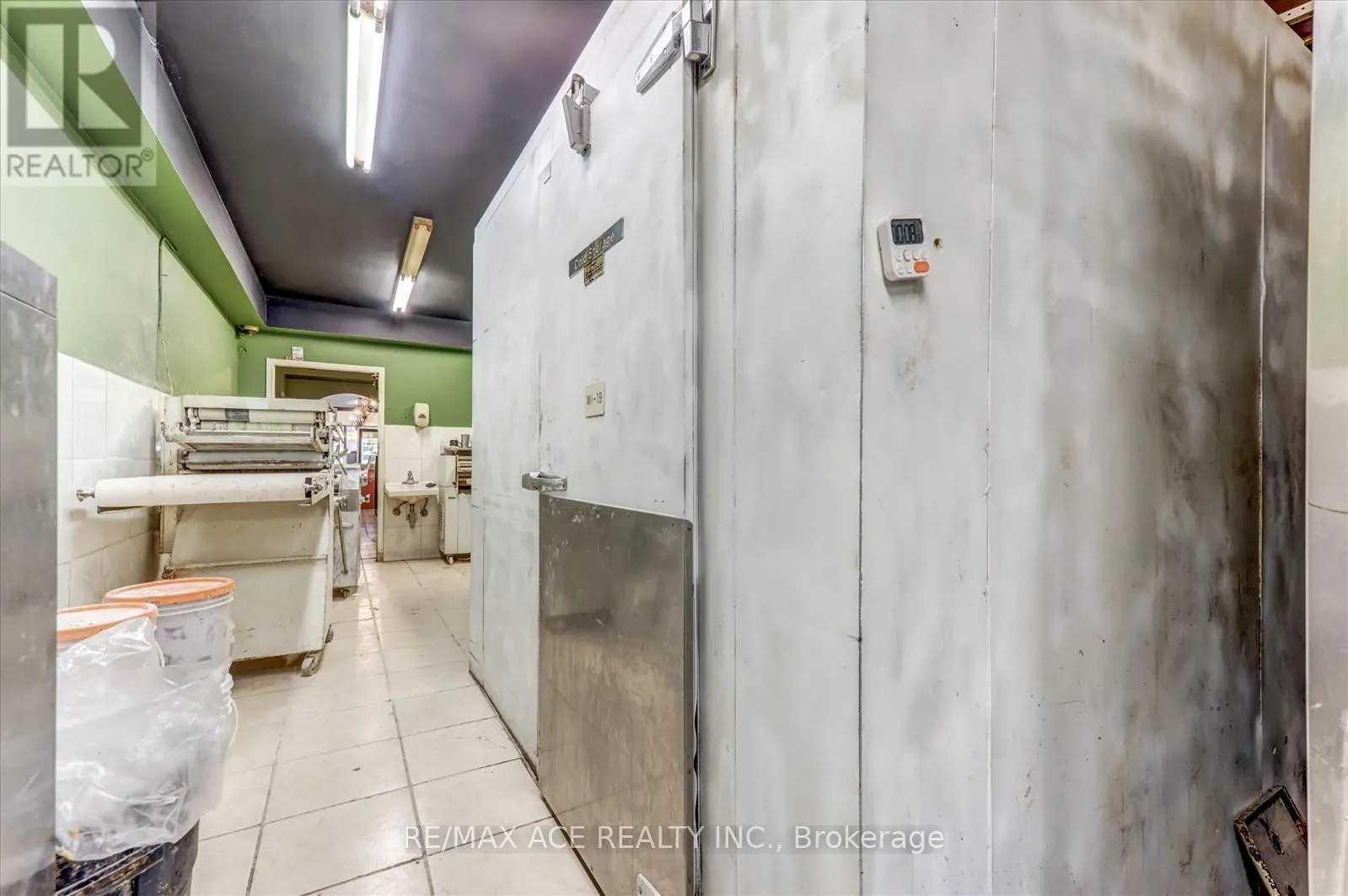 589 PARLIAMENT STREET E