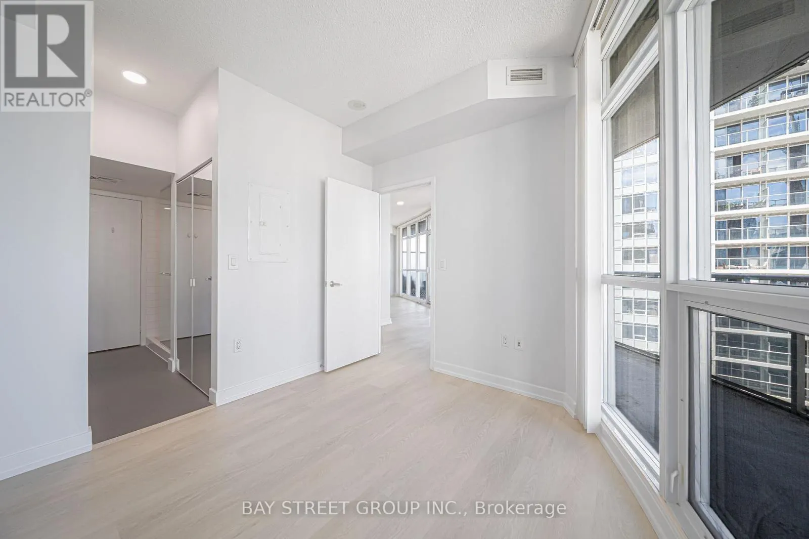 2807 - 38 DAN LECKIE WAY