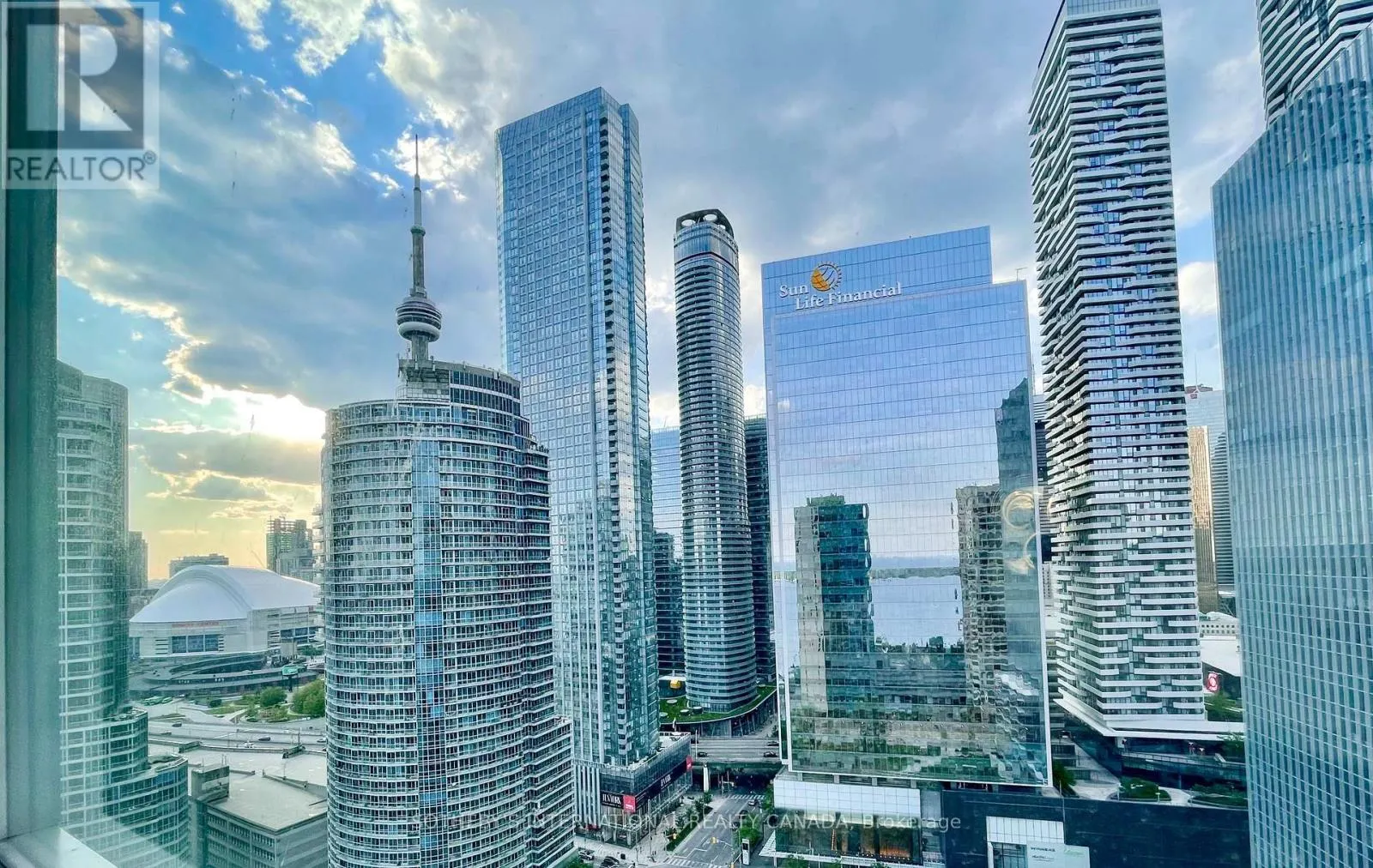 3002 - 77 HARBOUR SQUARE