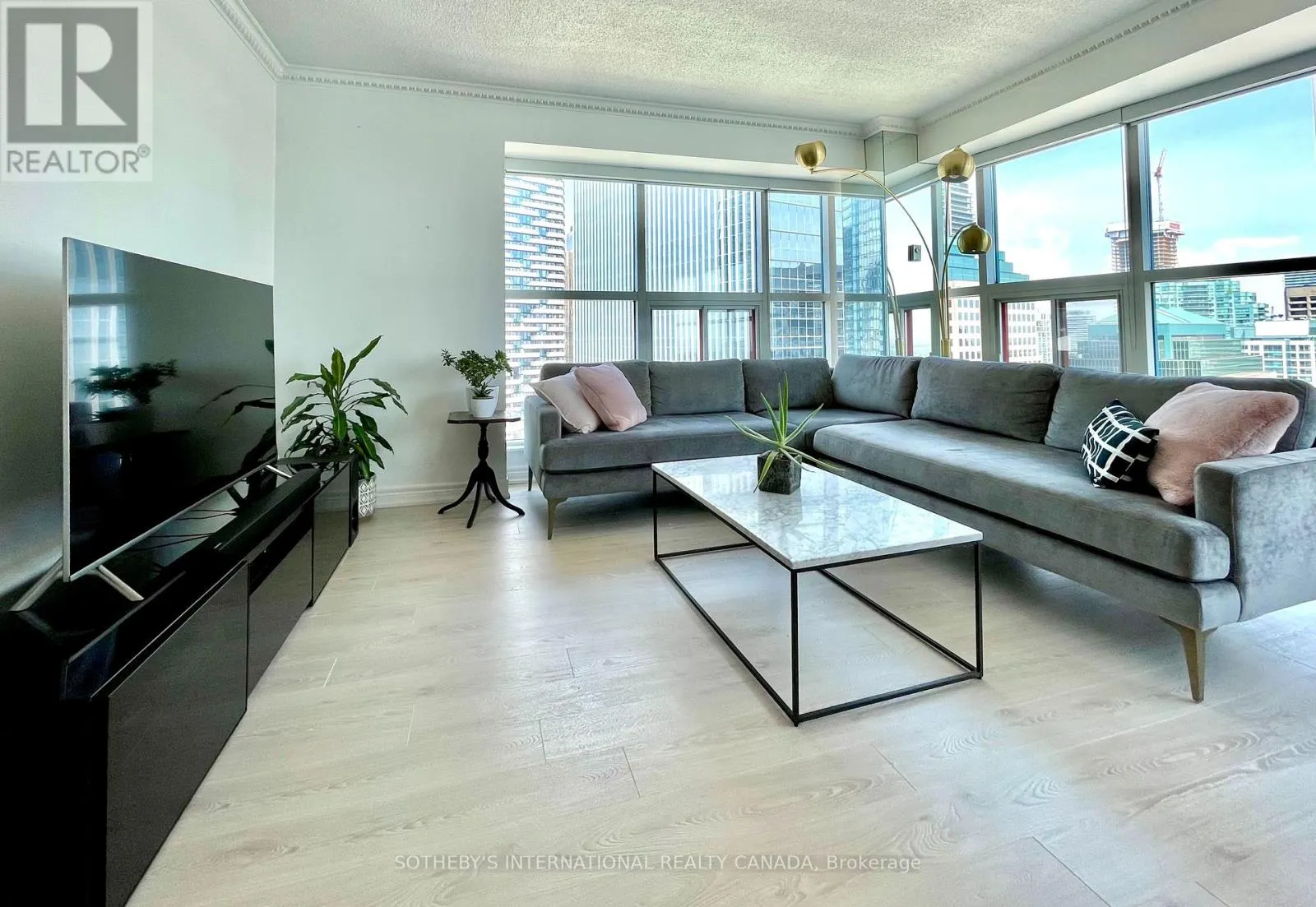 3002 - 77 HARBOUR SQUARE