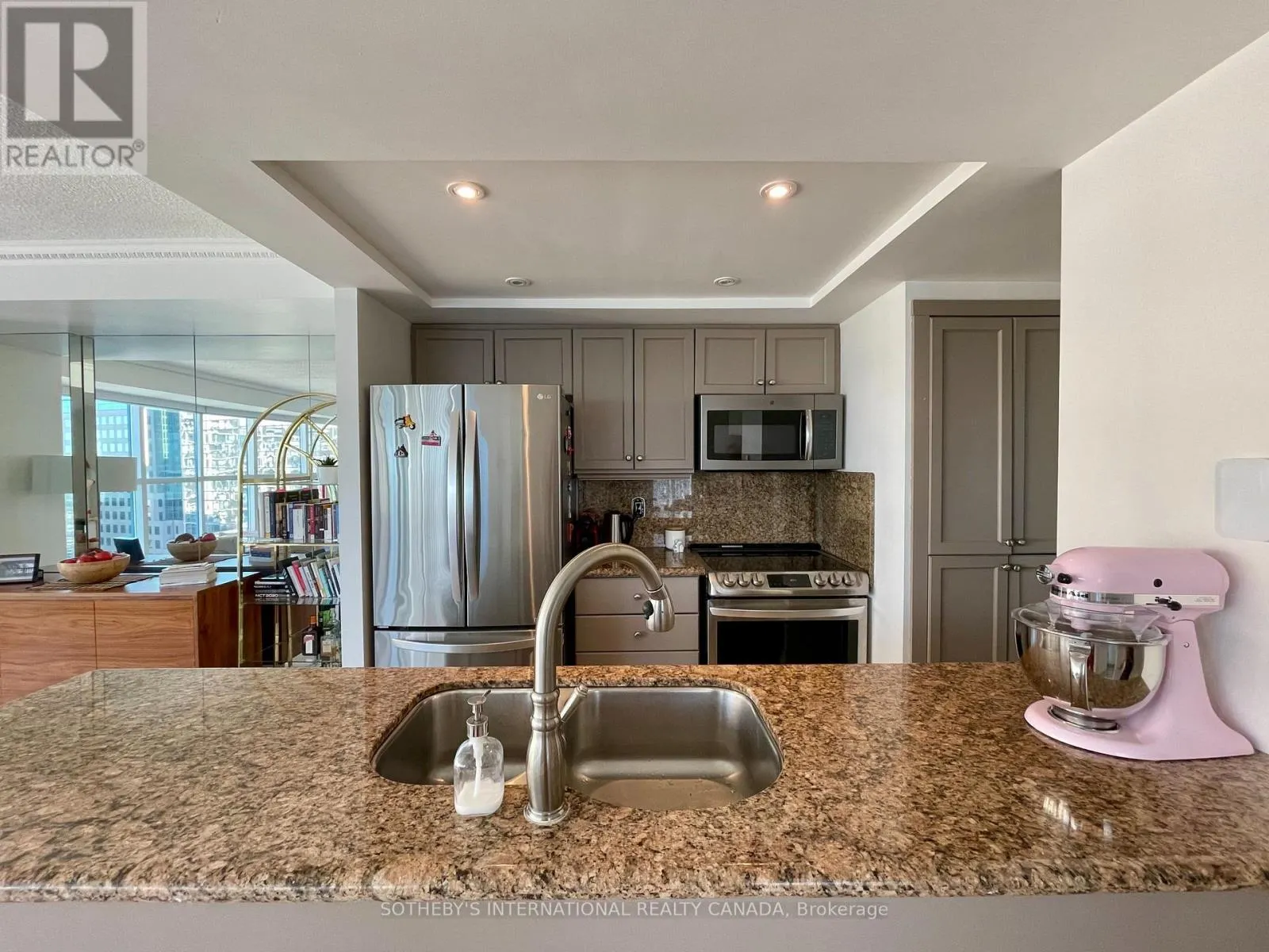 3002 - 77 HARBOUR SQUARE