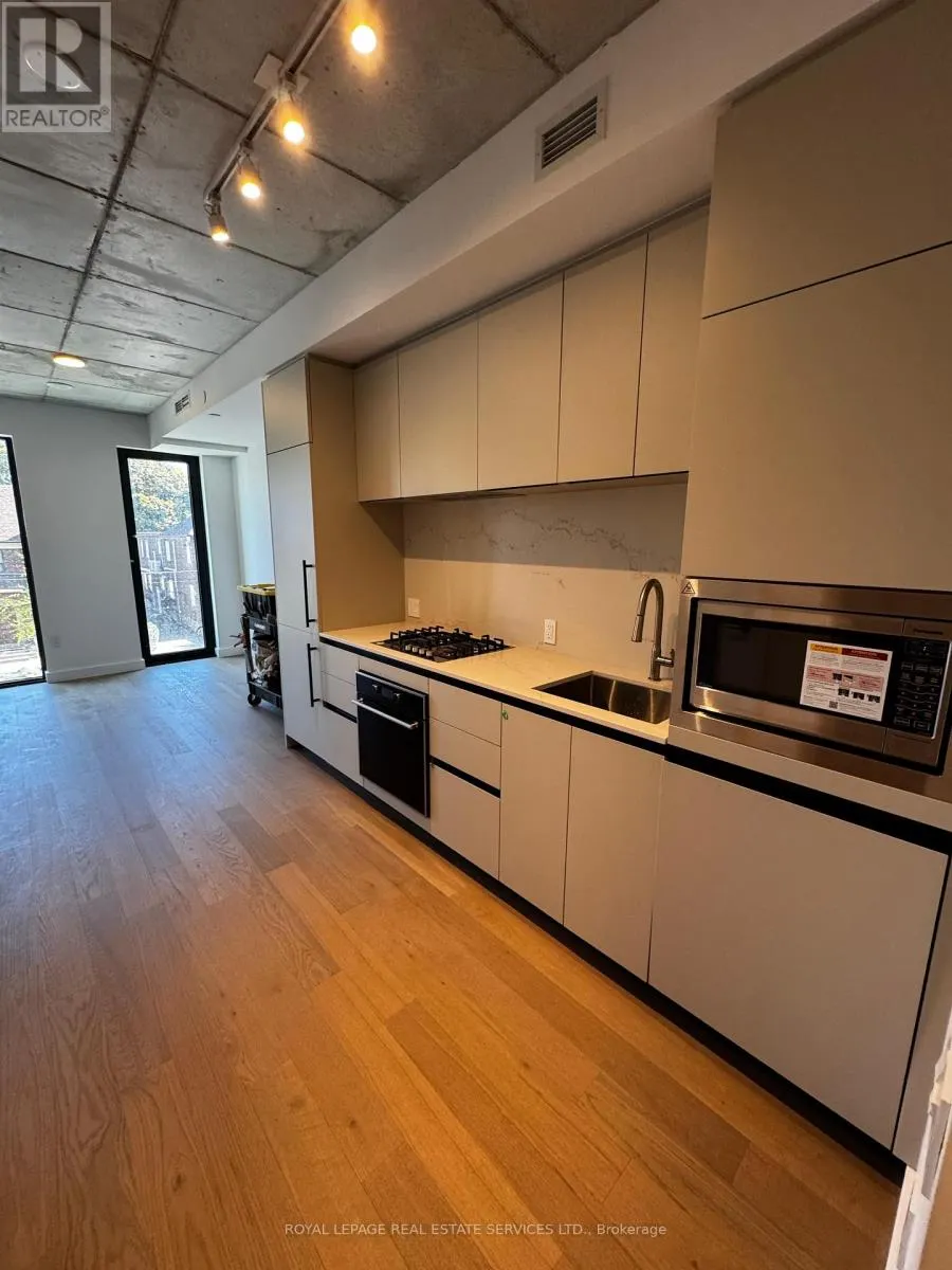 233 - 1734 BAYVIEW AVENUE