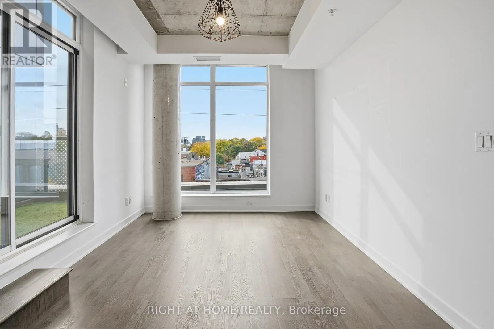 406 - 109 OSSINGTON AVENUE