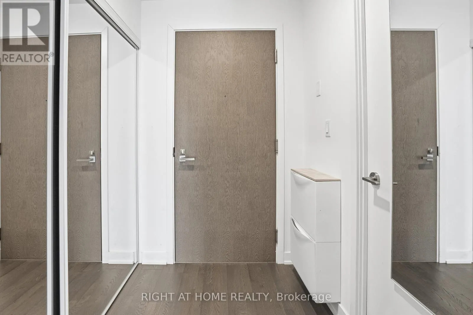 406 - 109 OSSINGTON AVENUE