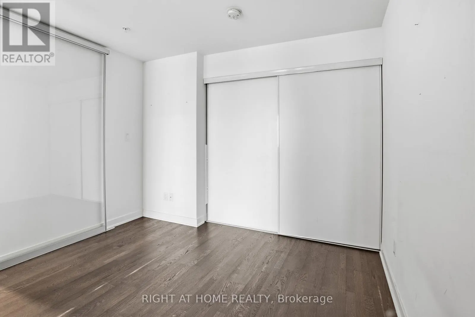 406 - 109 OSSINGTON AVENUE