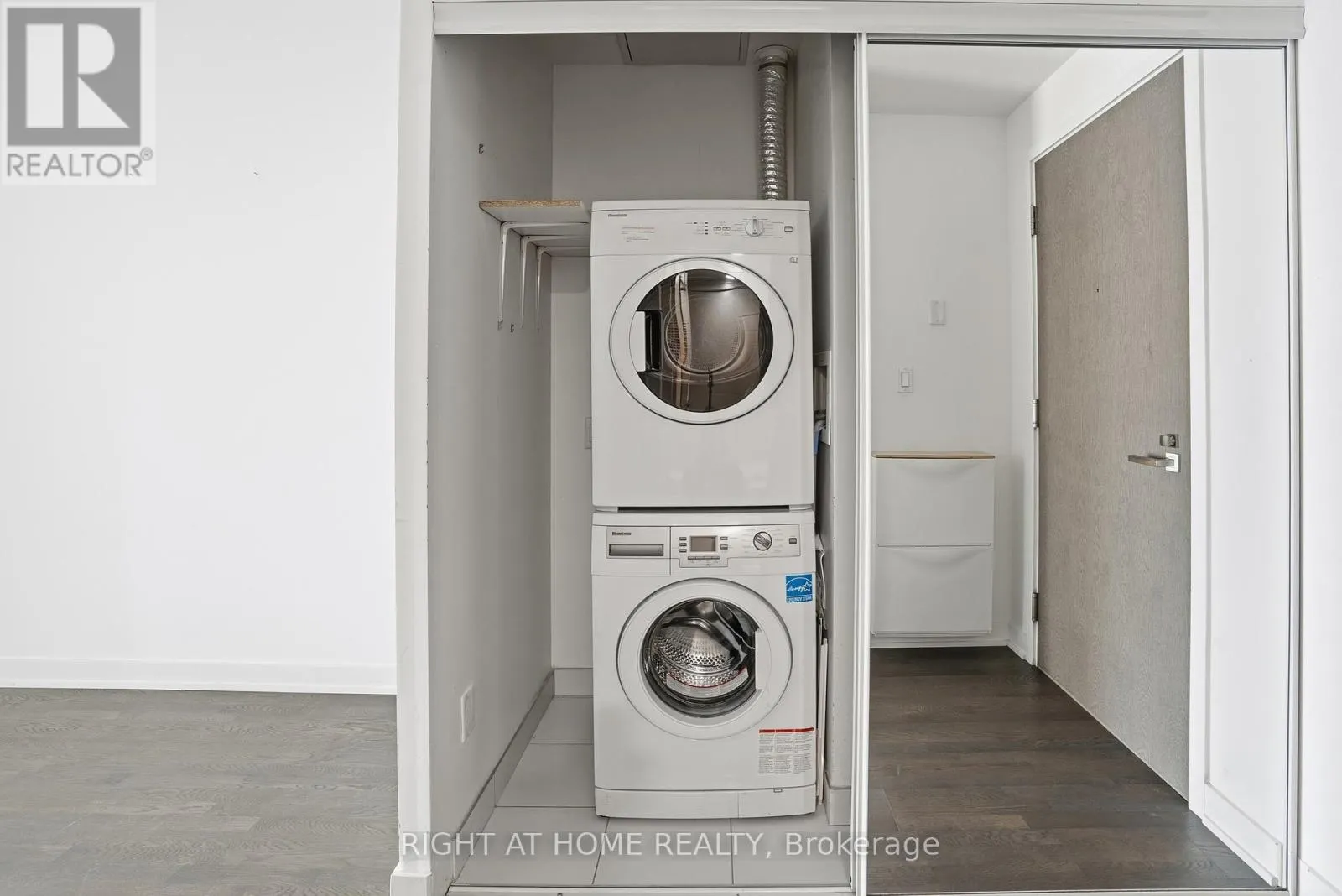 406 - 109 OSSINGTON AVENUE