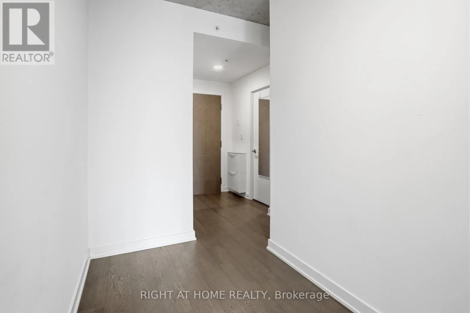 406 - 109 OSSINGTON AVENUE