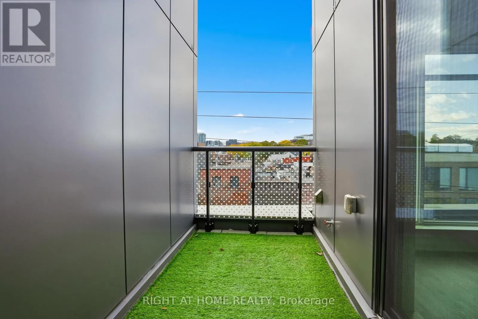 406 - 109 OSSINGTON AVENUE