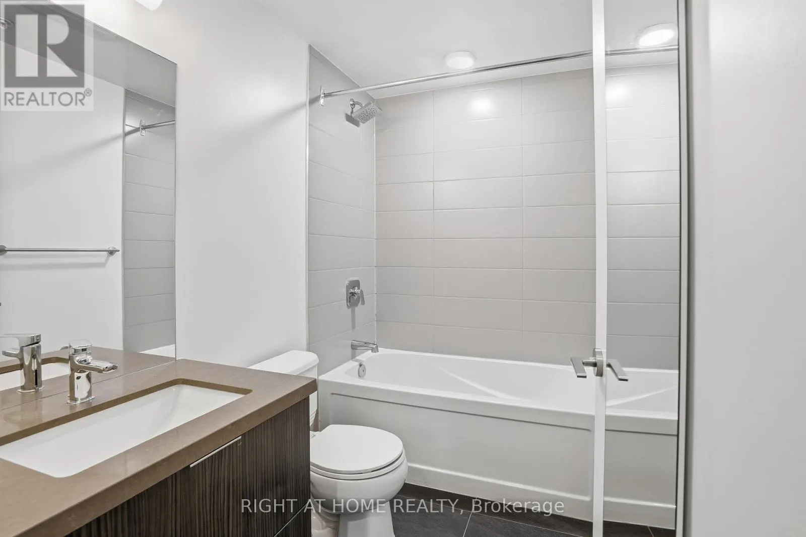 406 - 109 OSSINGTON AVENUE