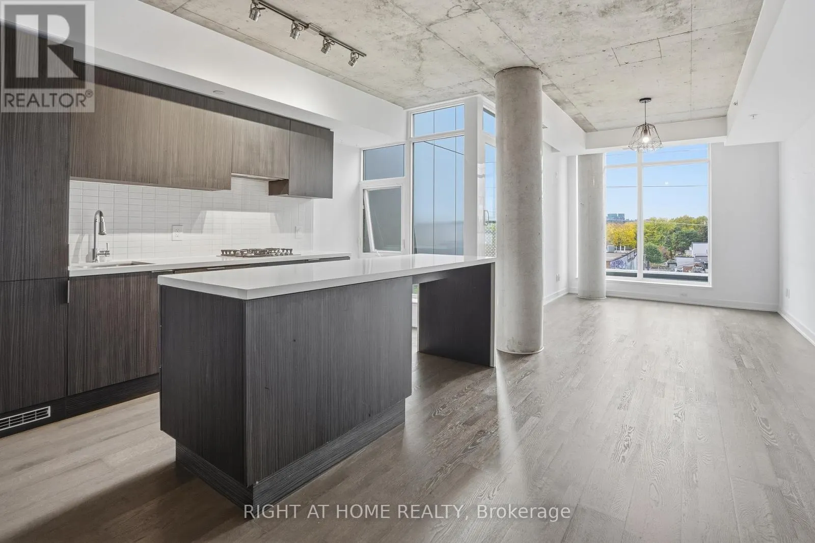 406 - 109 OSSINGTON AVENUE