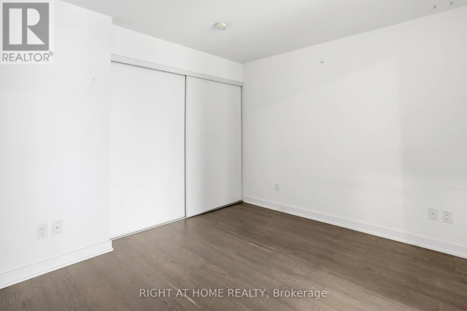 406 - 109 OSSINGTON AVENUE