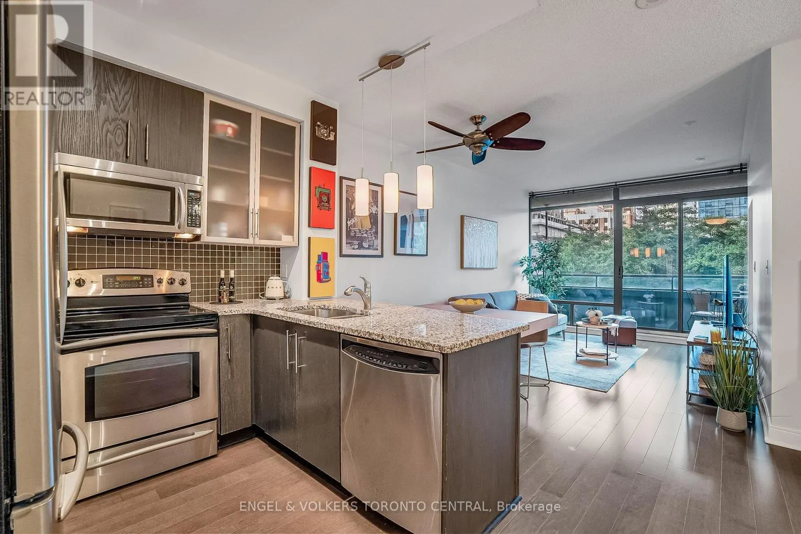 306 - 18 YORKVILLE AVENUE