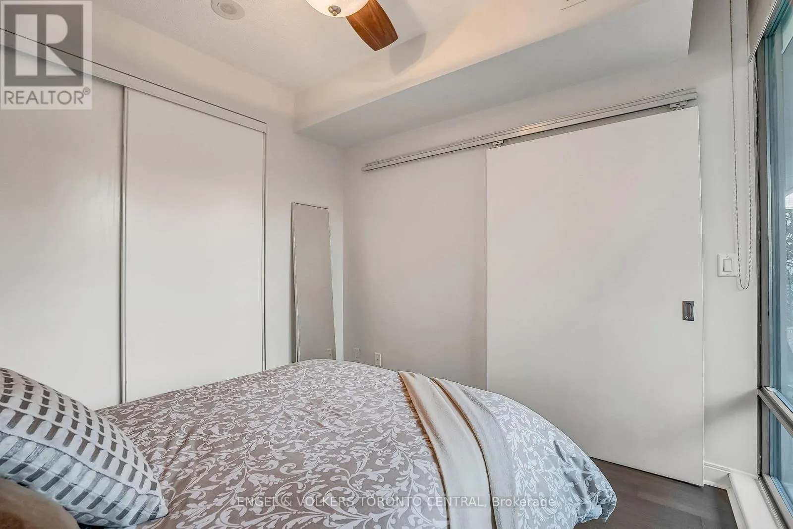 306 - 18 YORKVILLE AVENUE