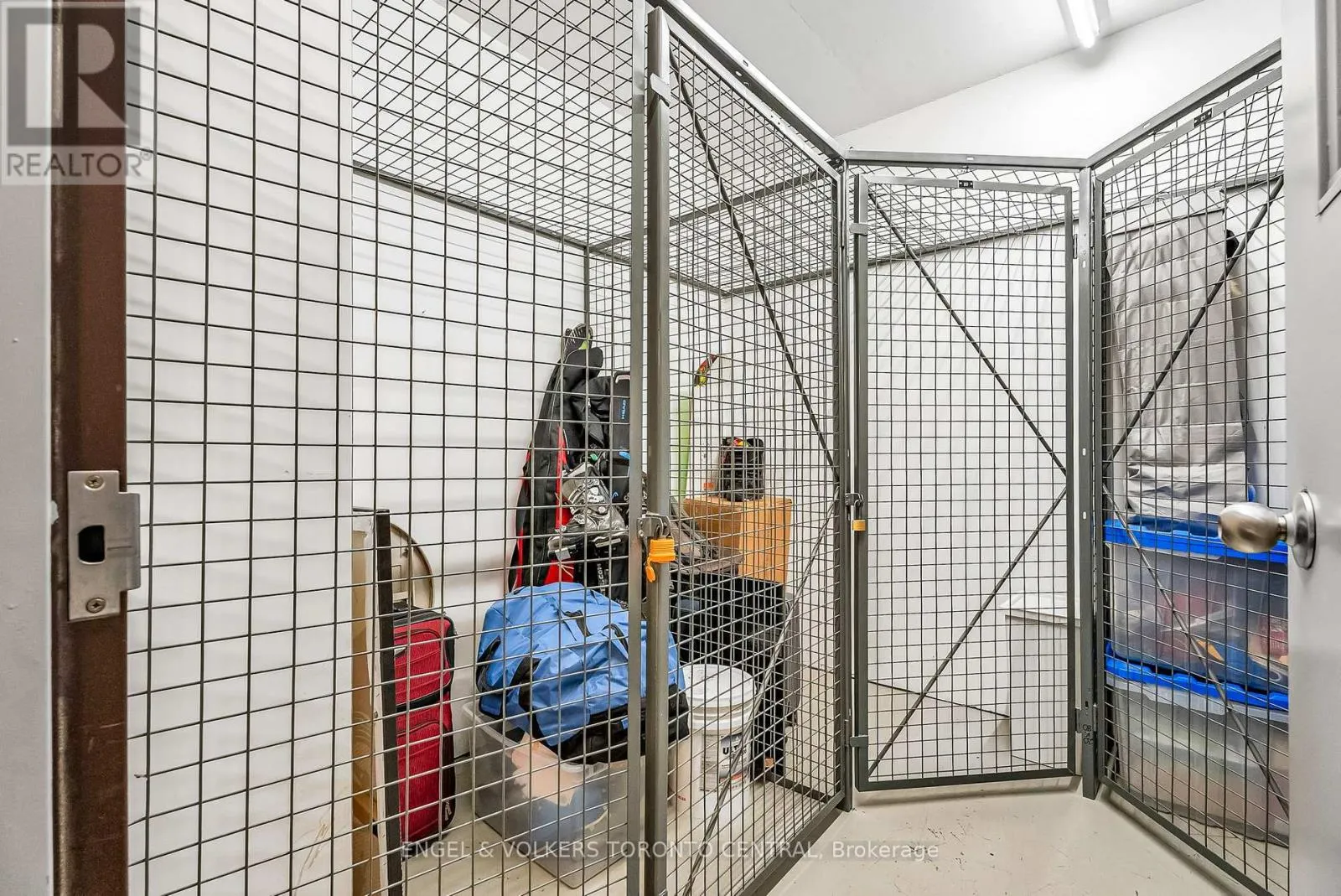 306 - 18 YORKVILLE AVENUE