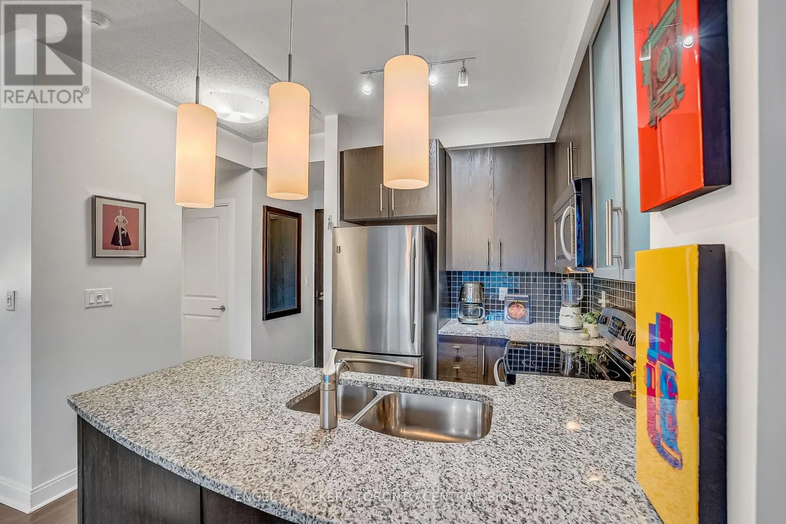 306 - 18 YORKVILLE AVENUE