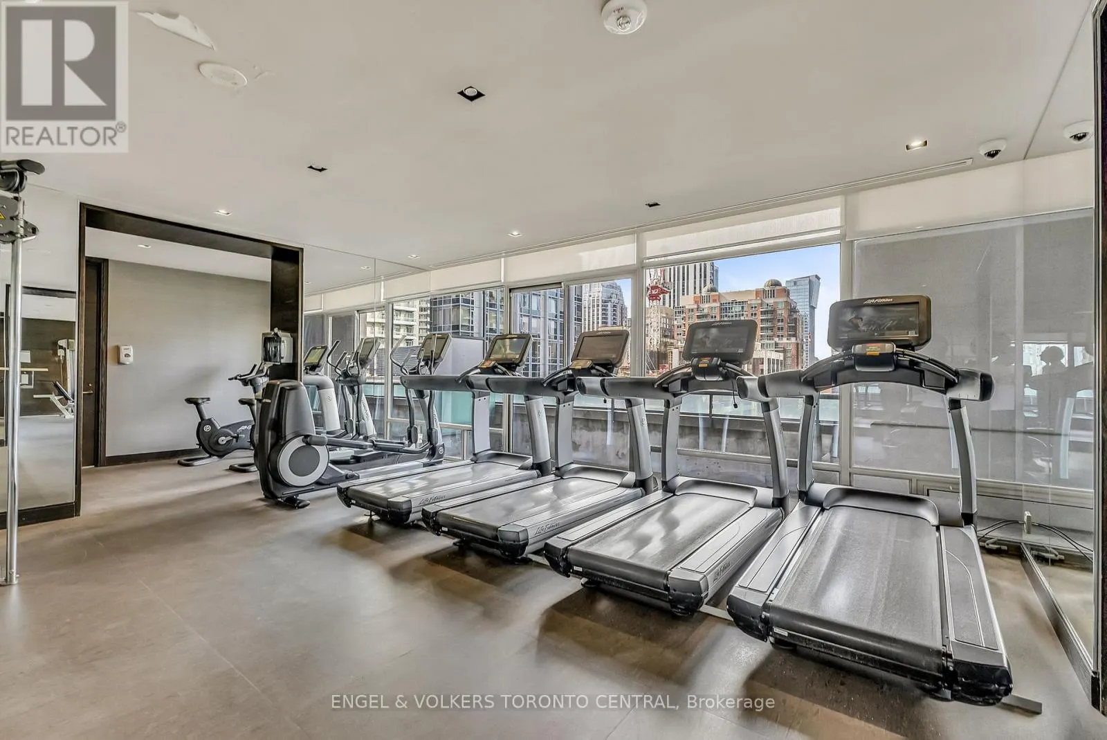 306 - 18 YORKVILLE AVENUE