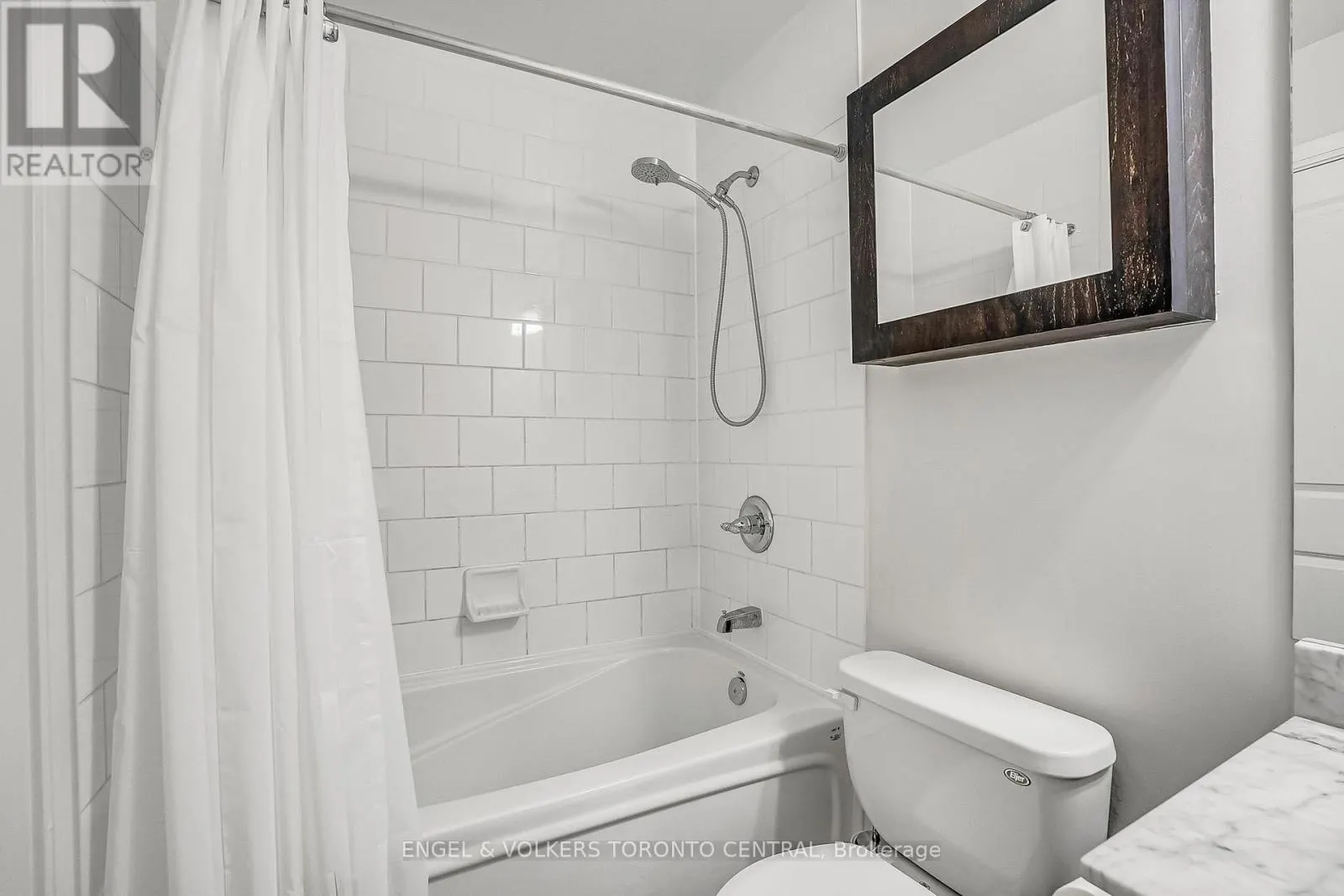 306 - 18 YORKVILLE AVENUE