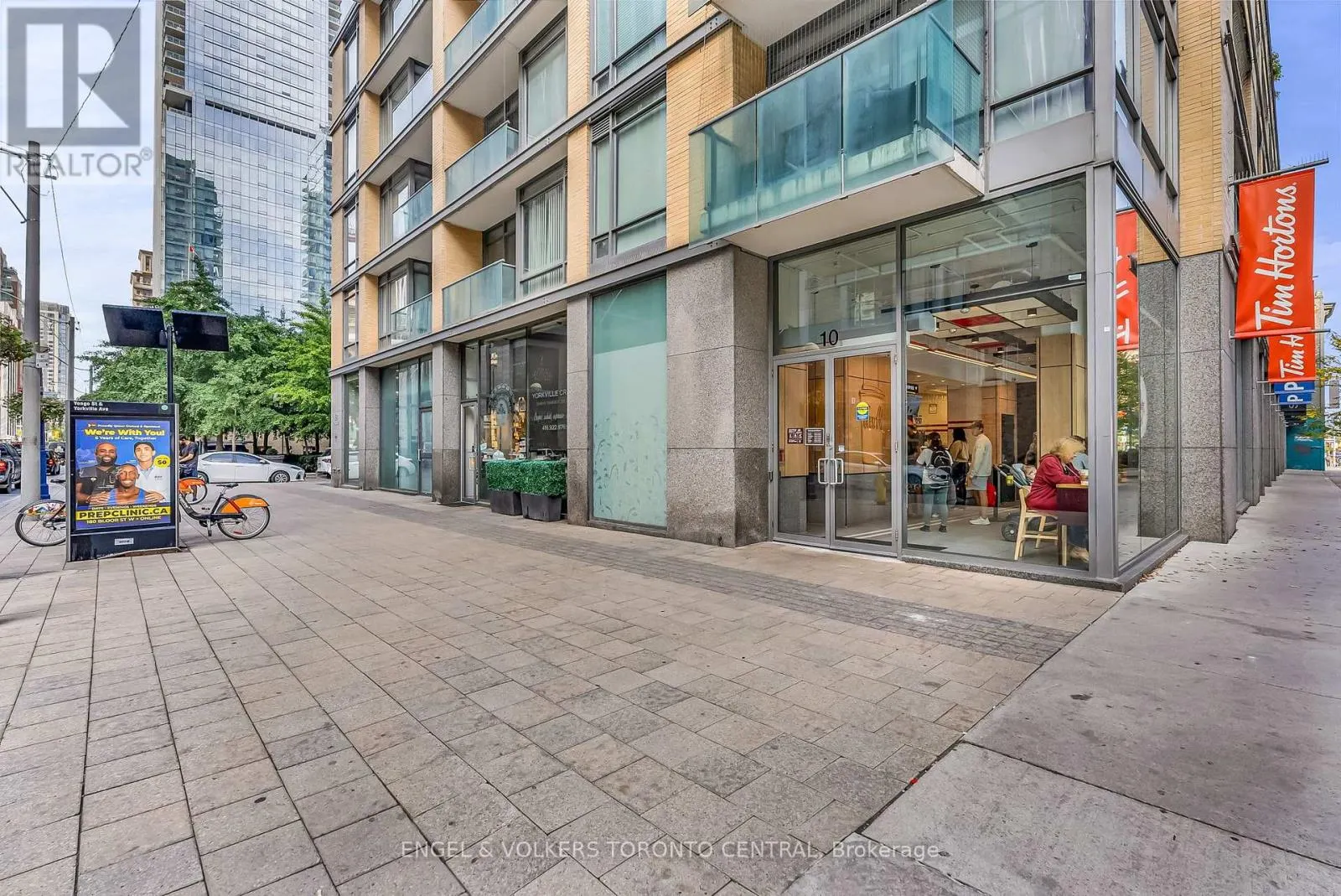 306 - 18 YORKVILLE AVENUE