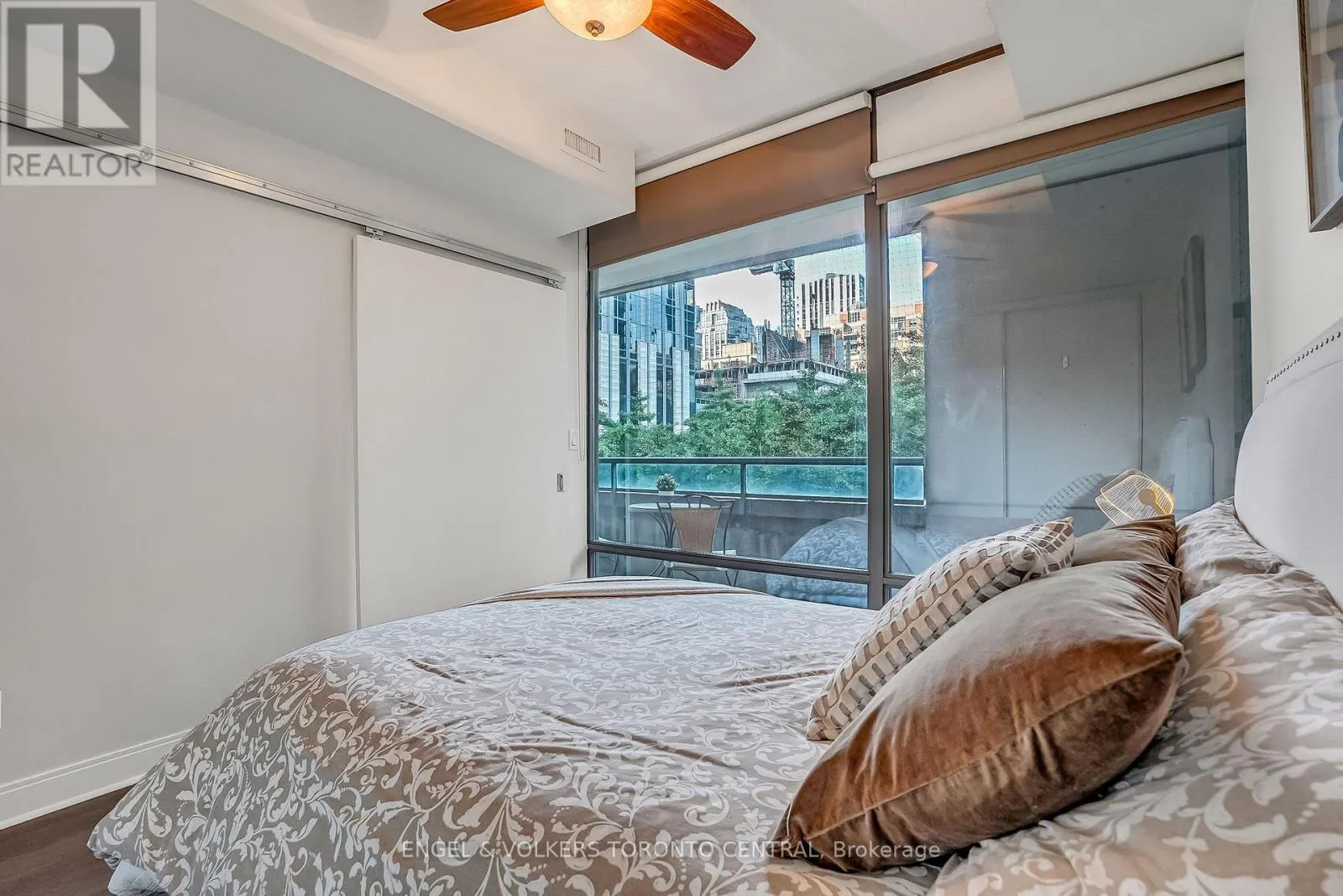 306 - 18 YORKVILLE AVENUE