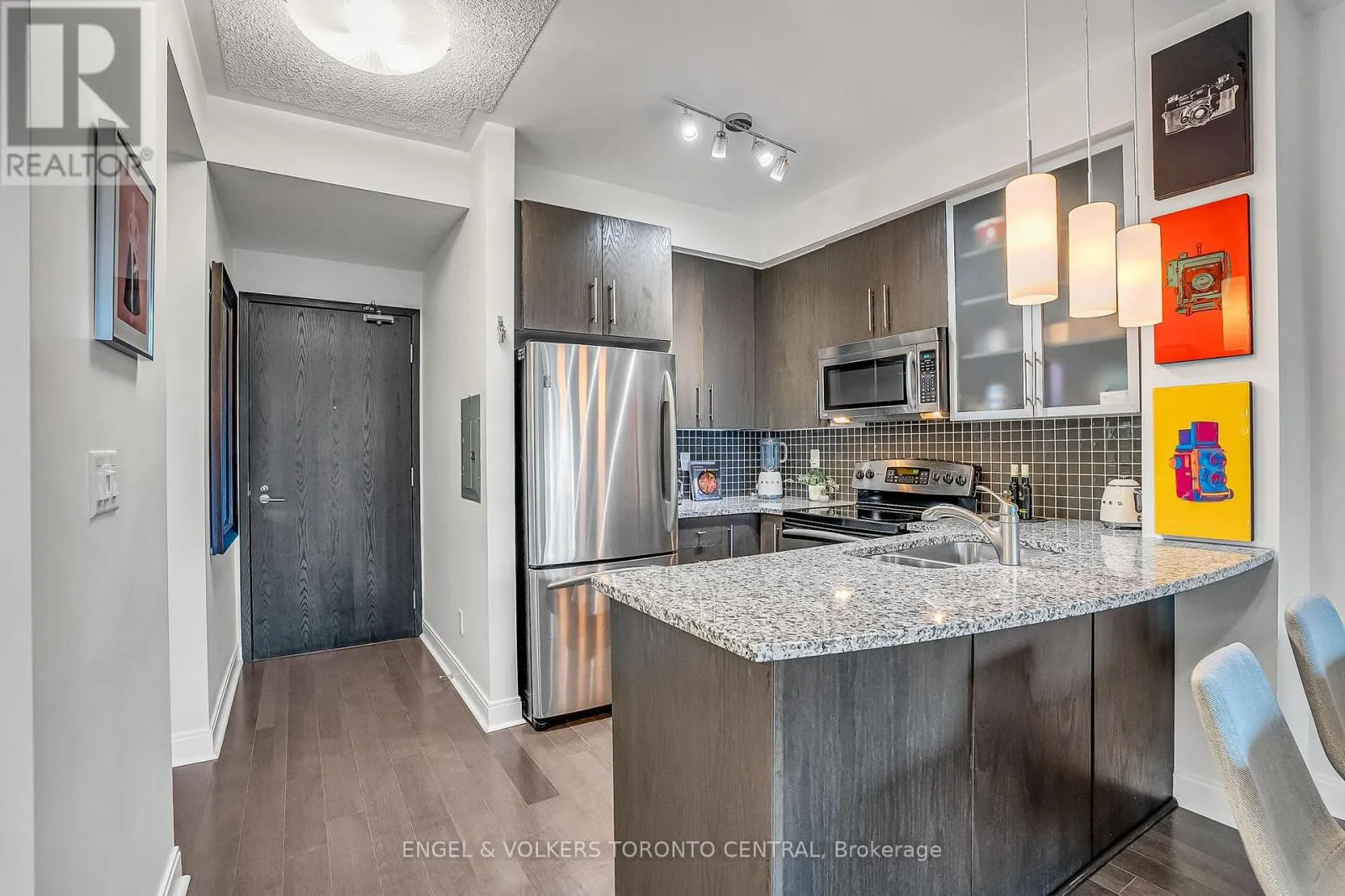 306 - 18 YORKVILLE AVENUE