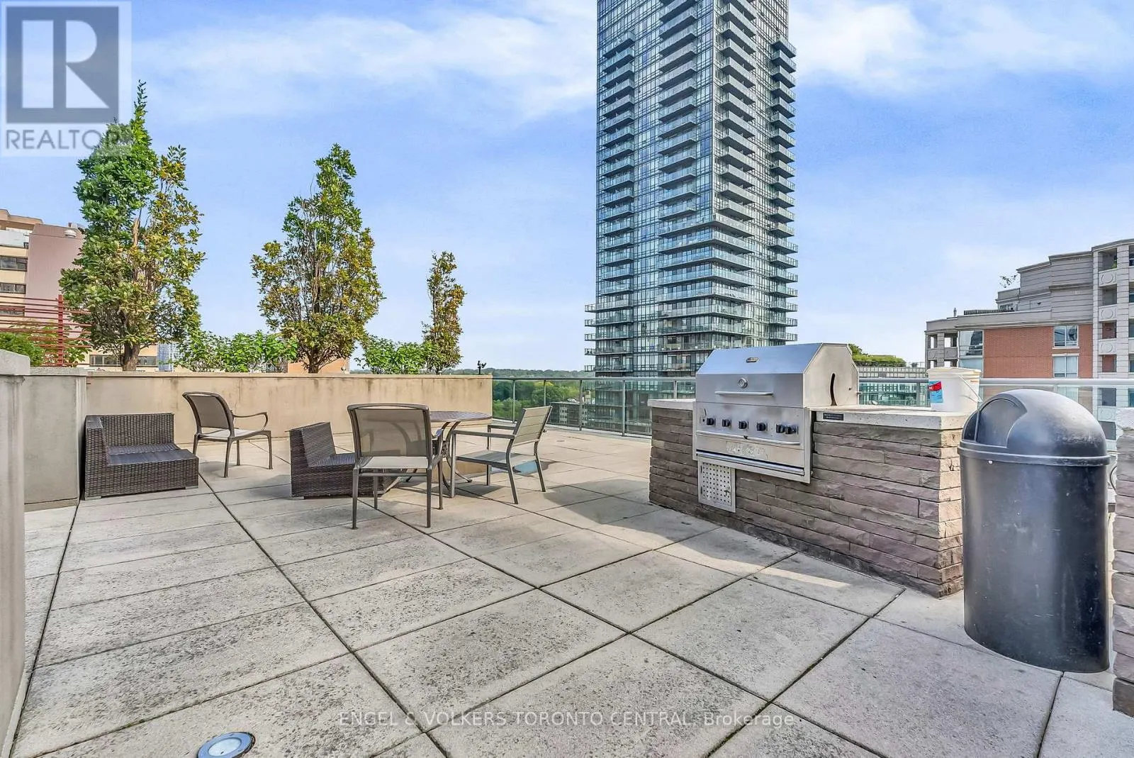 306 - 18 YORKVILLE AVENUE