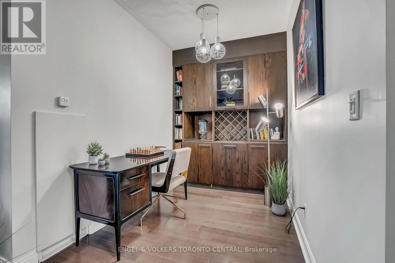 306 - 18 YORKVILLE AVENUE