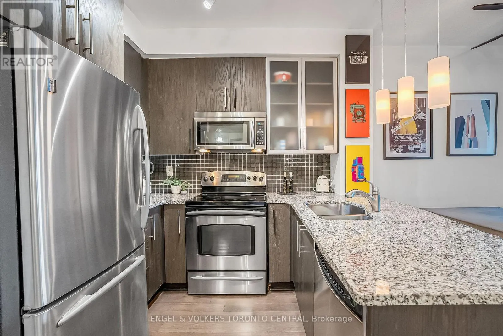 306 - 18 YORKVILLE AVENUE