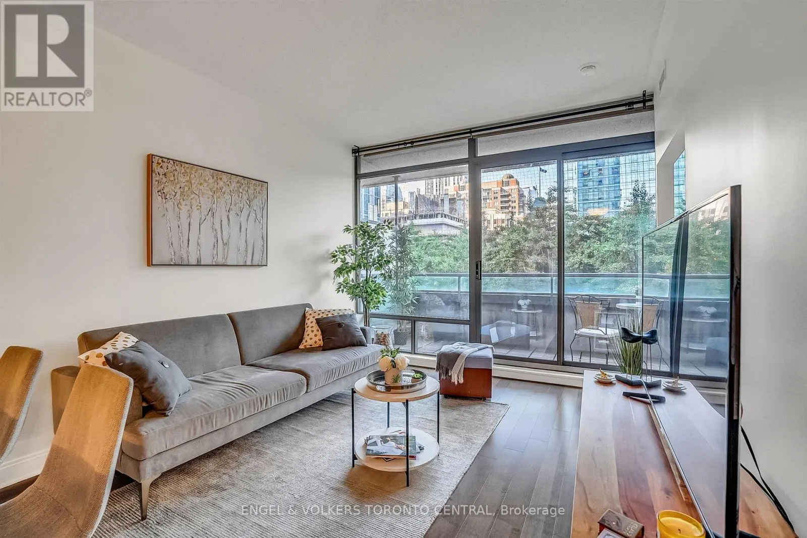 306 - 18 YORKVILLE AVENUE