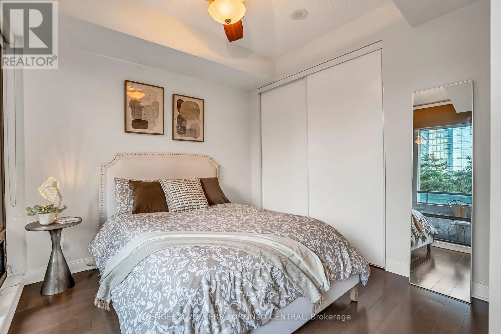 306 - 18 YORKVILLE AVENUE