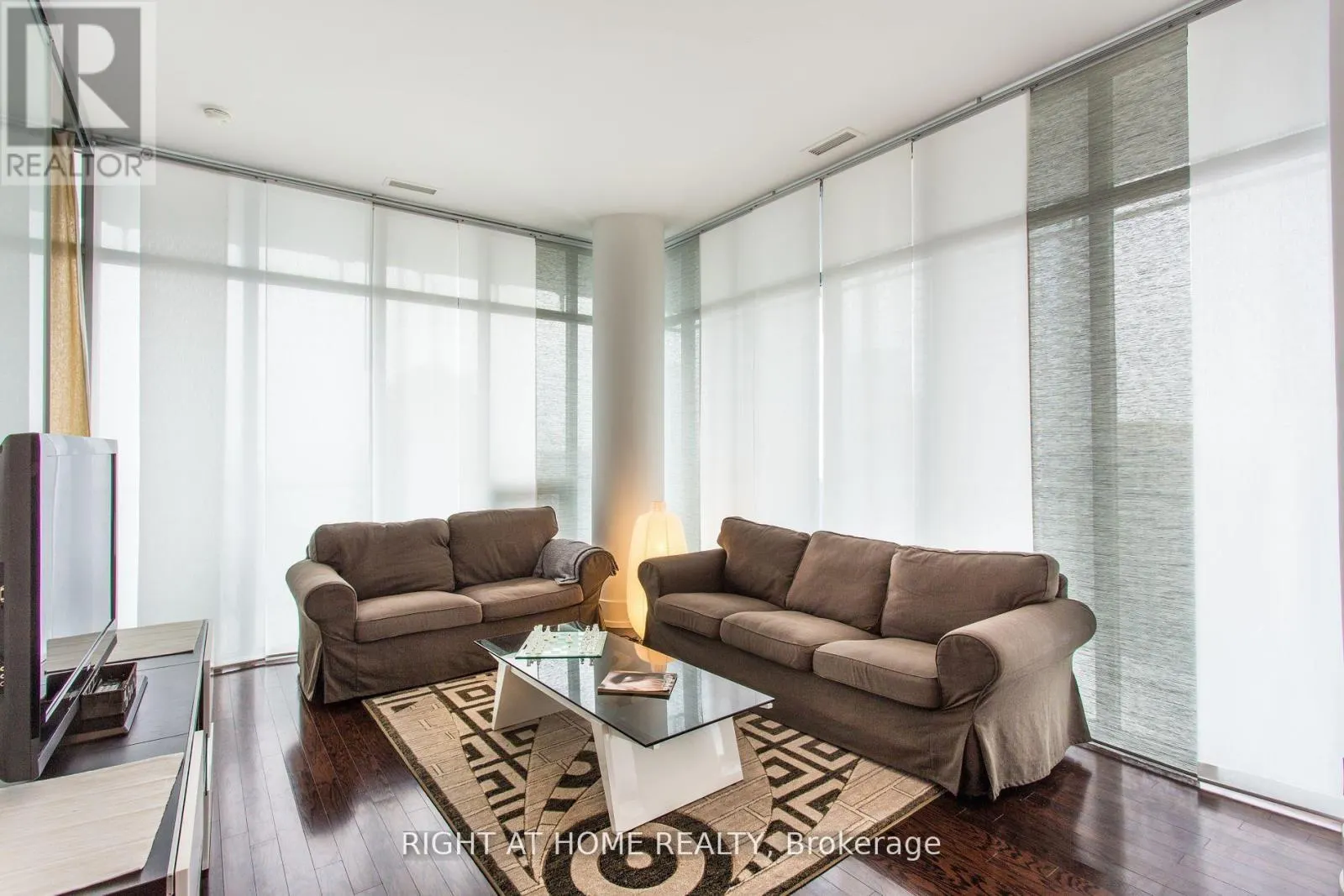 4207 - 33 CHARLES STREET E