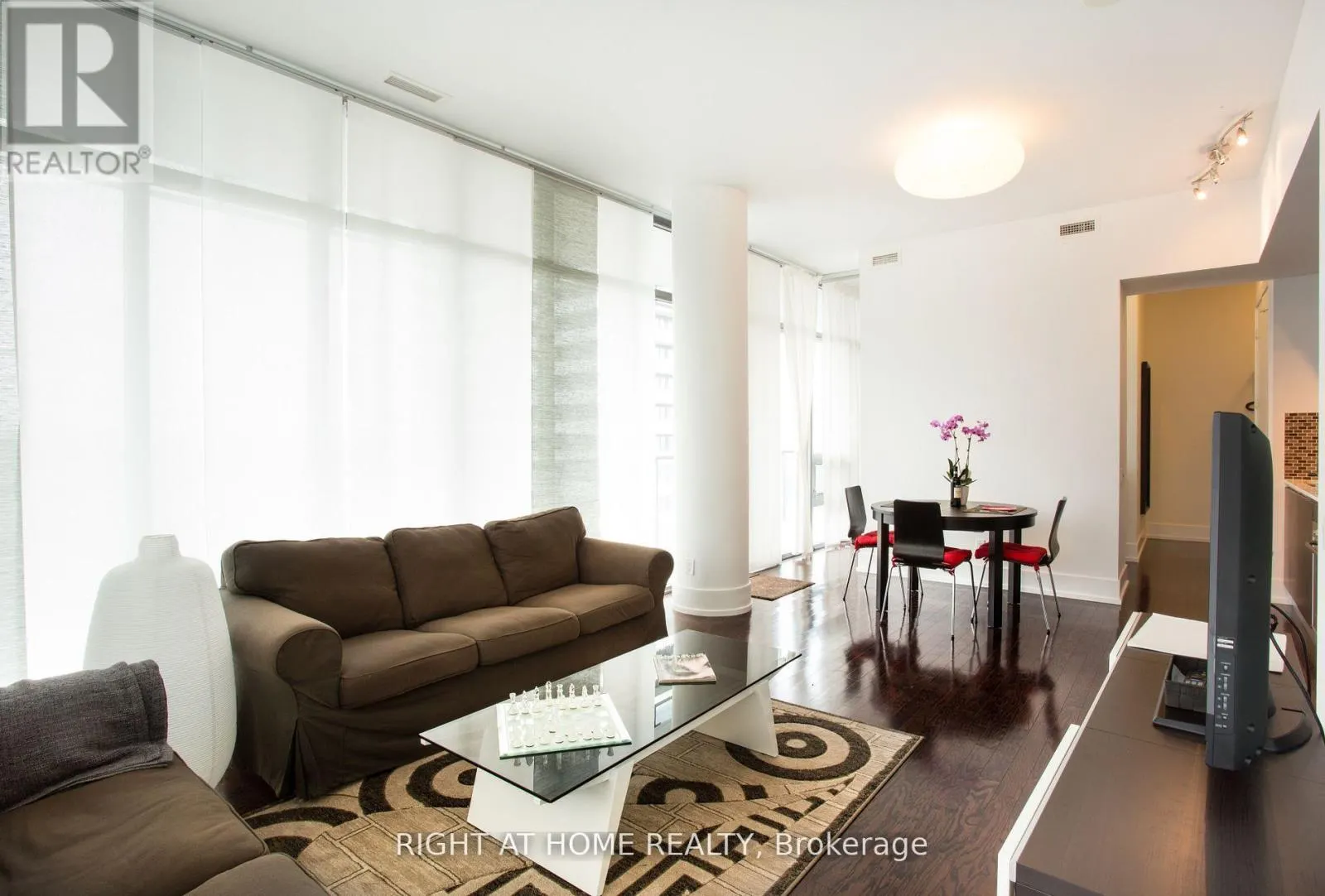 4207 - 33 CHARLES STREET E