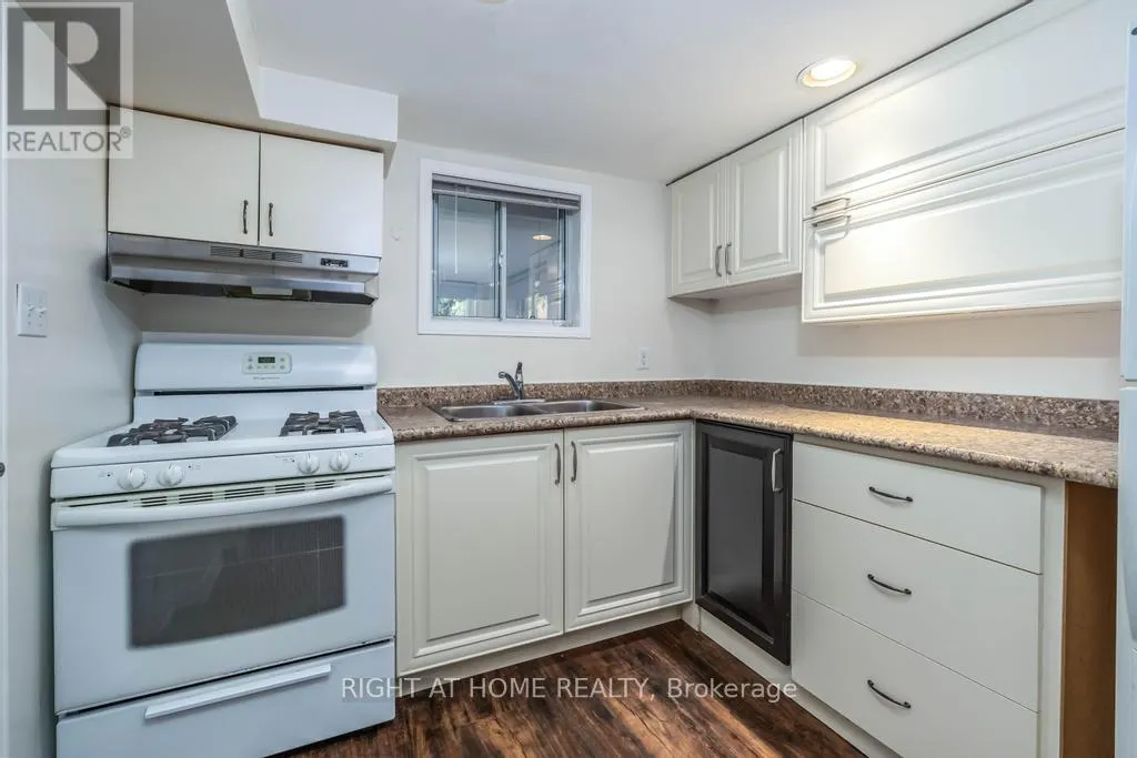 LOWER - 494 NORTHCLIFFE BOULEVARD