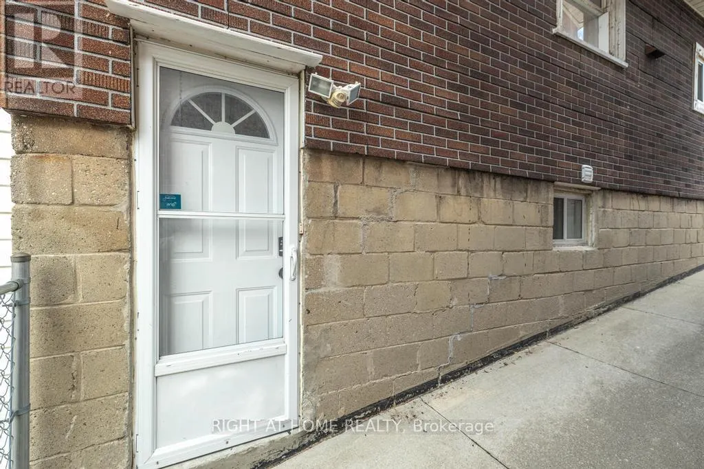 LOWER - 494 NORTHCLIFFE BOULEVARD