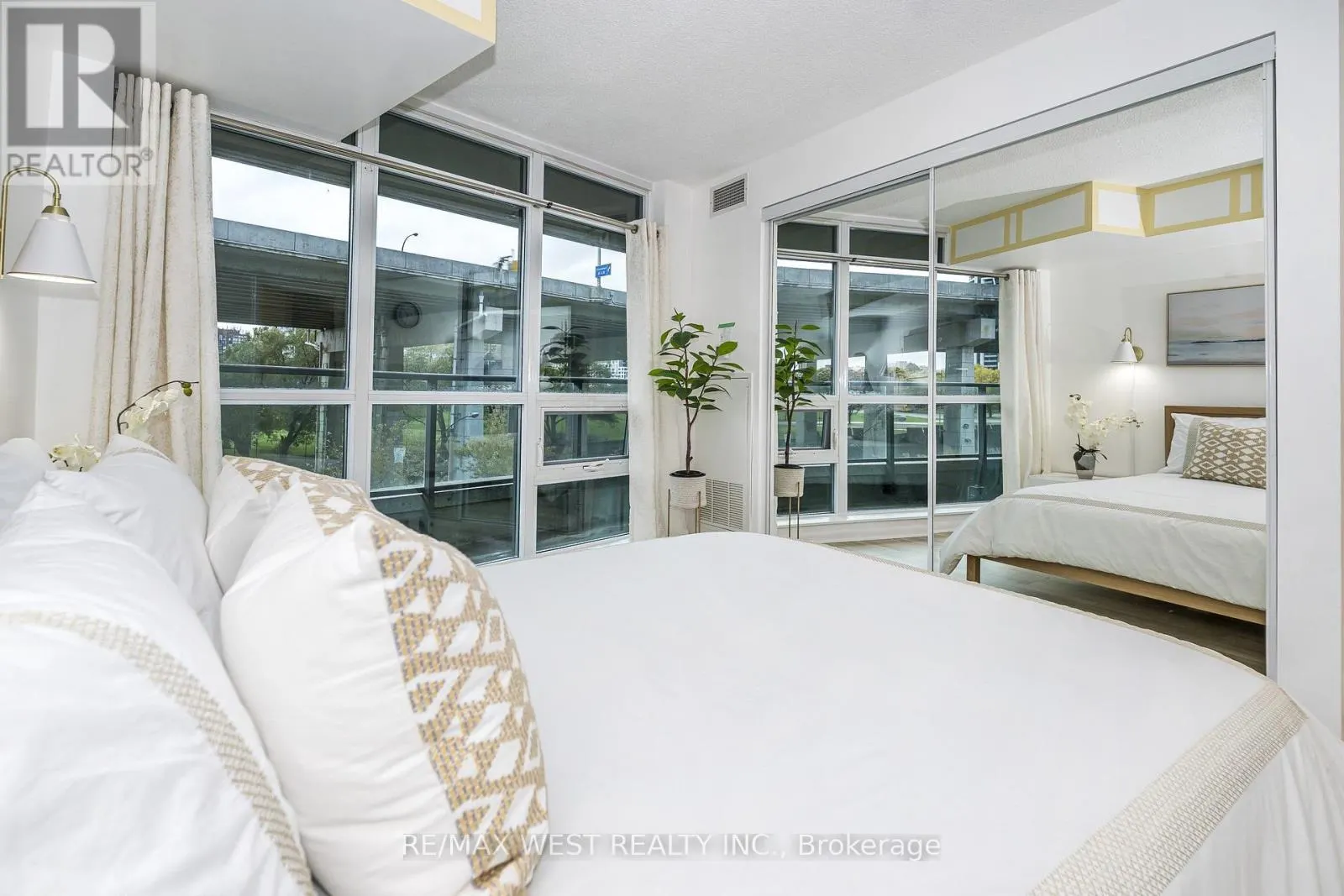 465 - 209 FORT YORK BOULEVARD