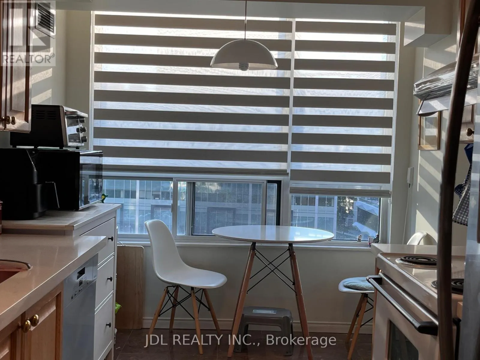 1110 - 238 DORIS AVENUE