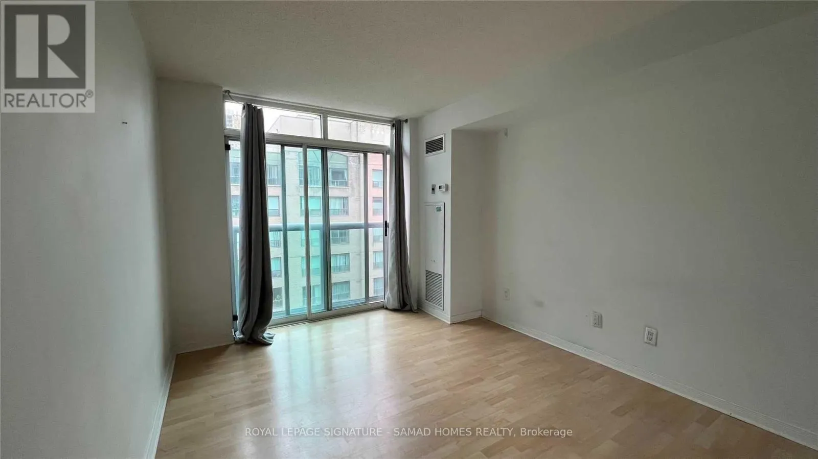 921 - 109 FRONT STREET E