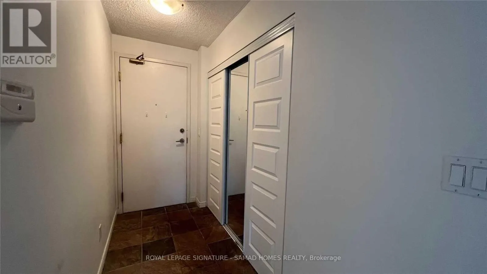 921 - 109 FRONT STREET E