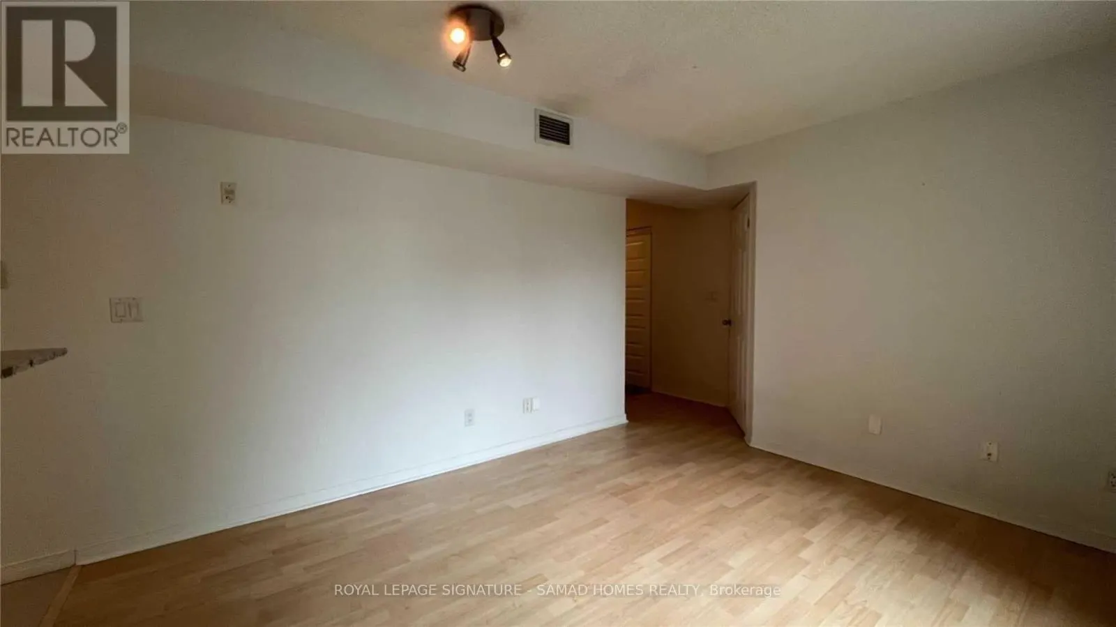 921 - 109 FRONT STREET E