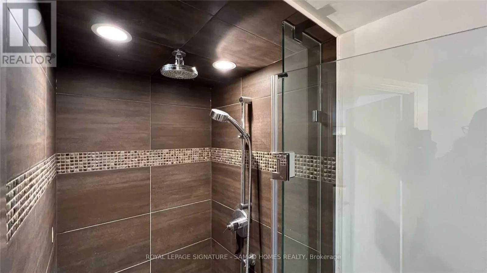 921 - 109 FRONT STREET E