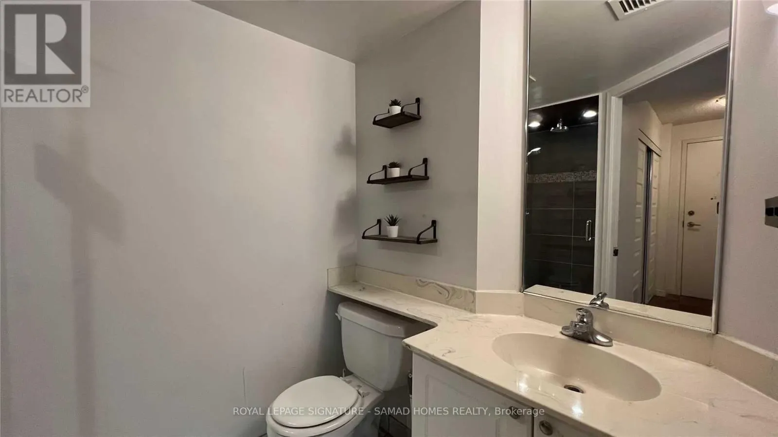 921 - 109 FRONT STREET E