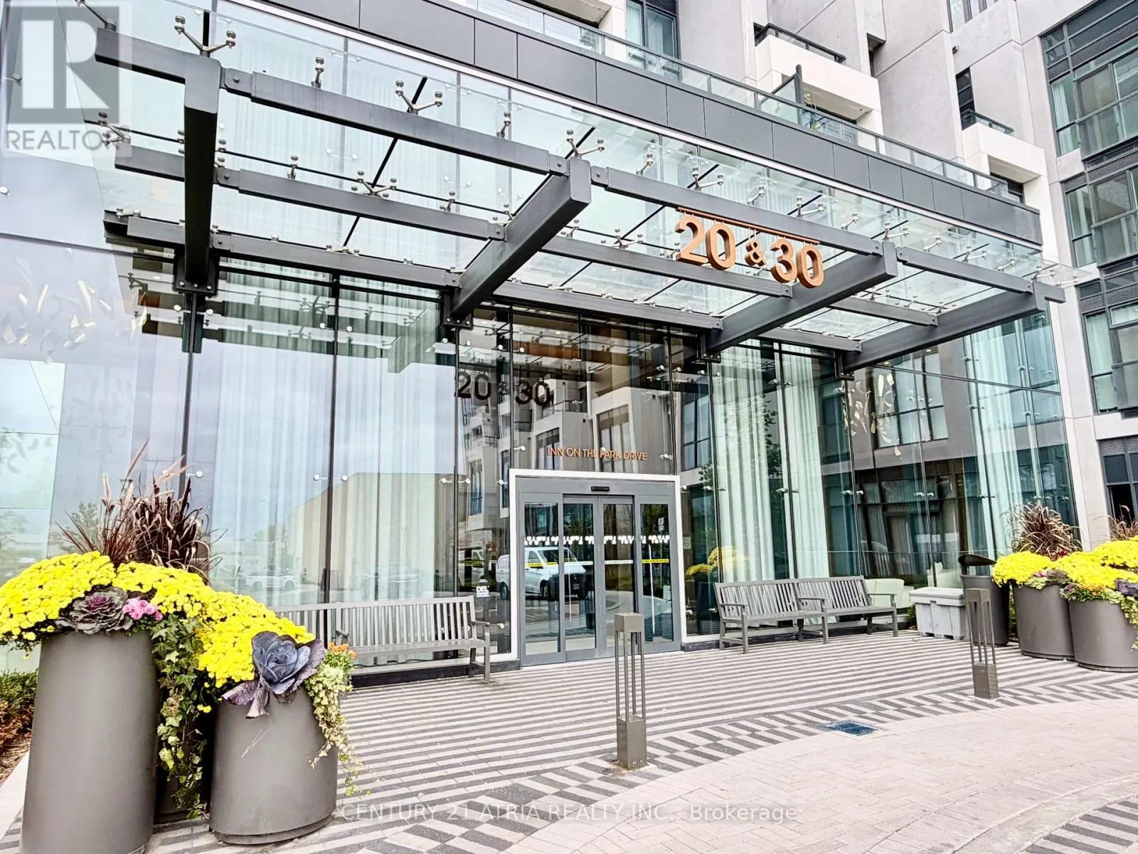 30 INN ON THE PARK DRIVE