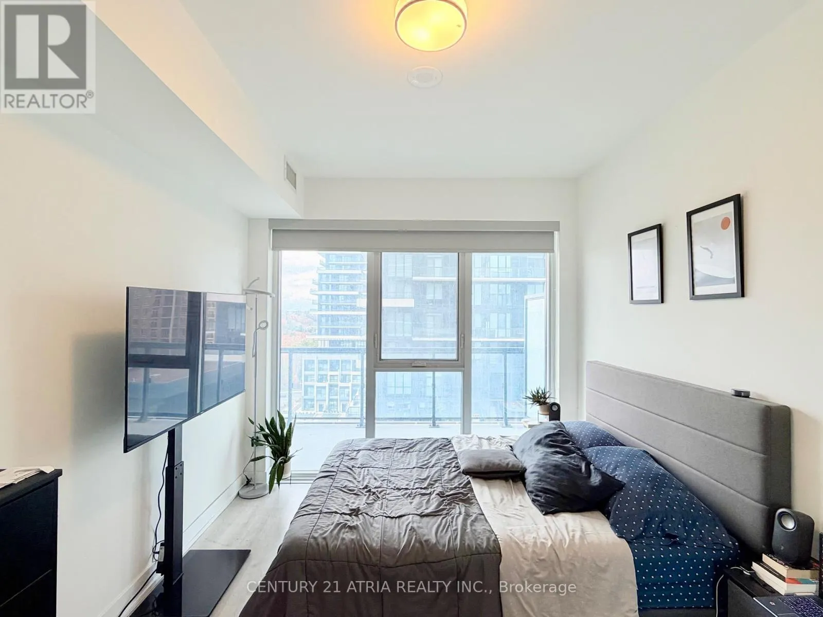 30 INN ON THE PARK DRIVE