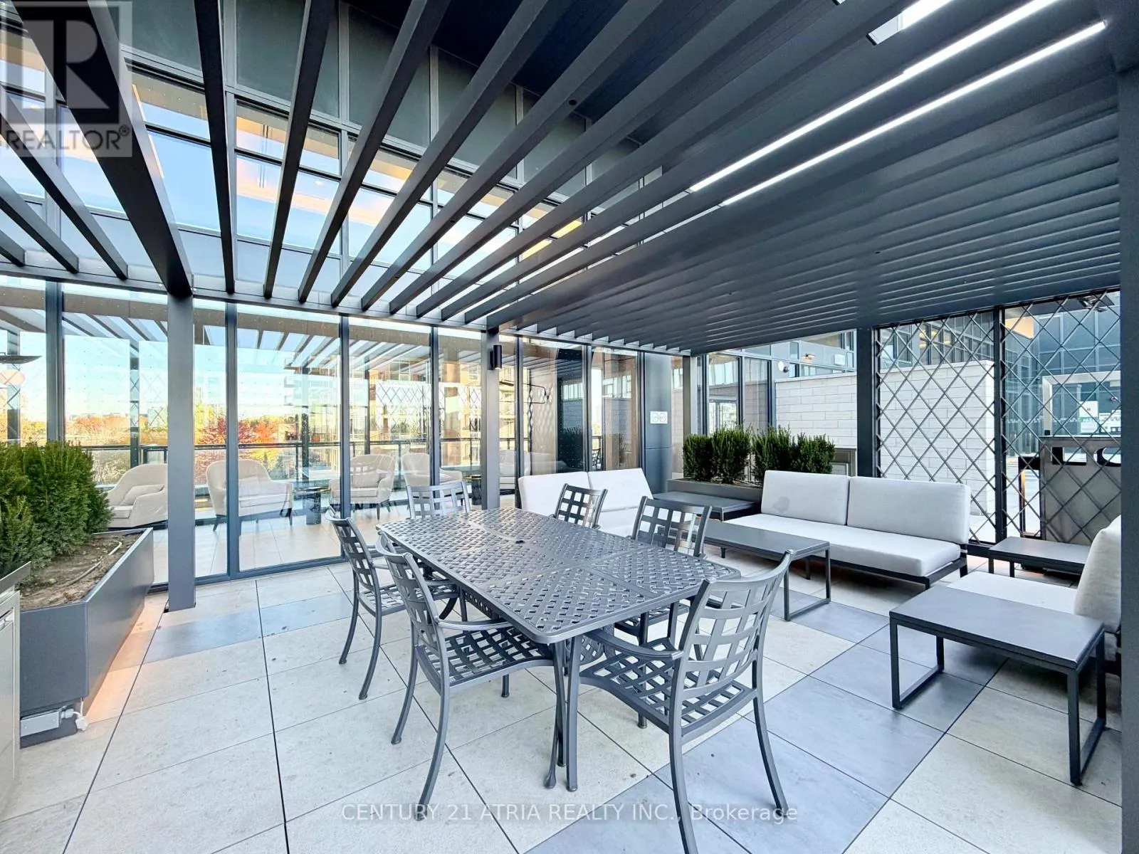 30 INN ON THE PARK DRIVE